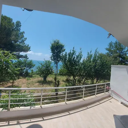 Bral Currila - Peaceful Beachfront Durrës